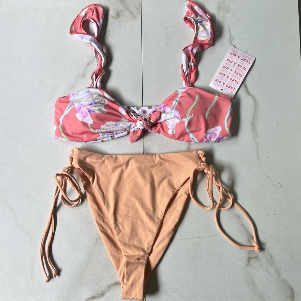 Nwt Dippin’ daisy’s high waisted apricot floral coral ruffle knot tie bikini